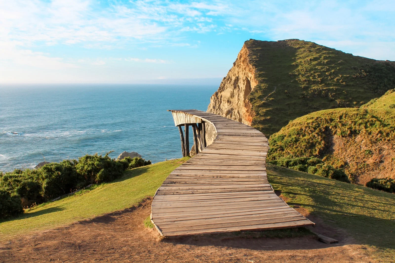 Descubre la magia de Chiloé: turismo, cultura y naturaleza en una isla única